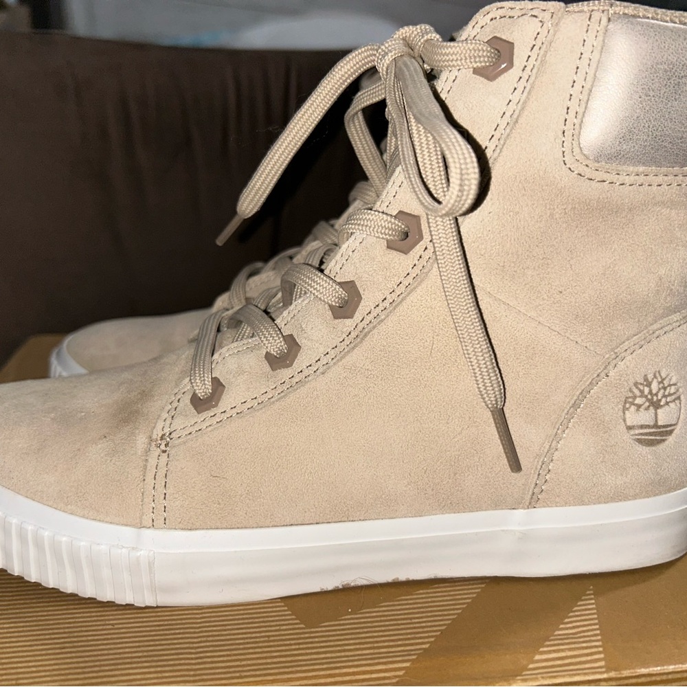 TIMBERLAND WOMENS SNEAKERS
LIKE NEW
SIZE 7

These look so cute on!!! - Picture 3 of 5